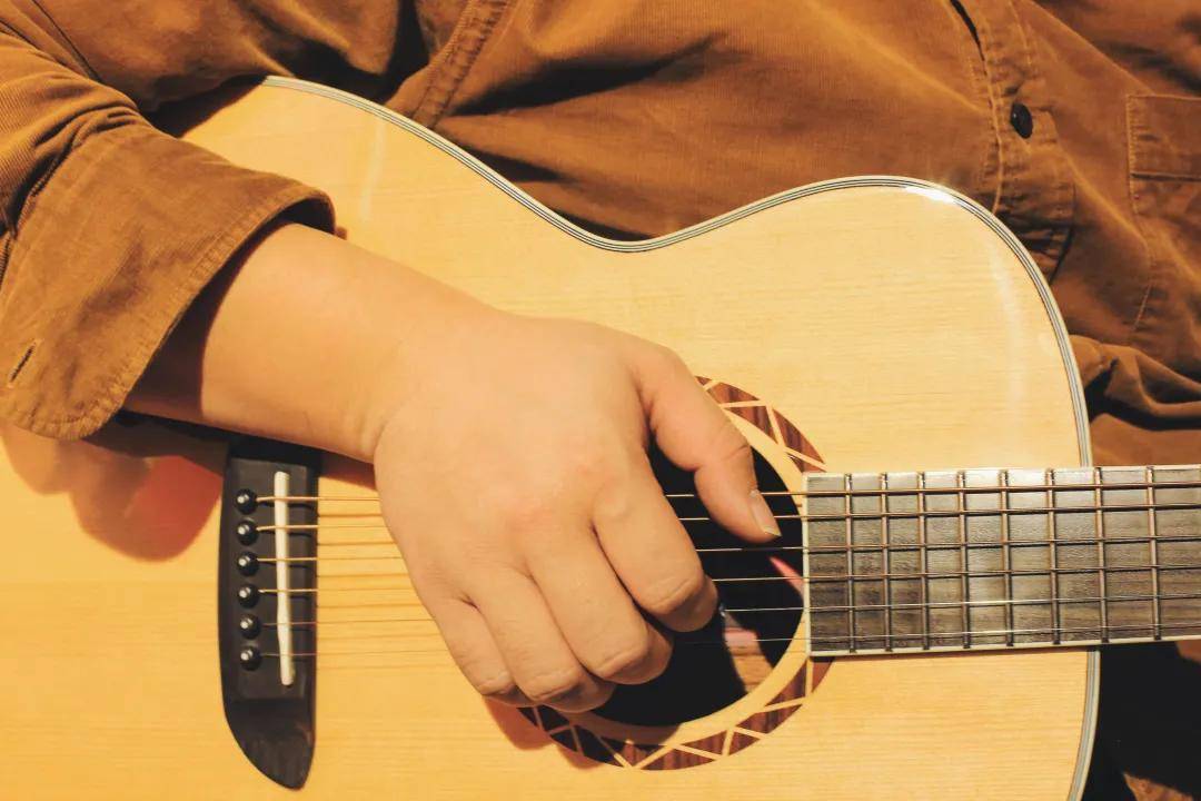吉他干货弹吉他一定要杜绝的右手陋习