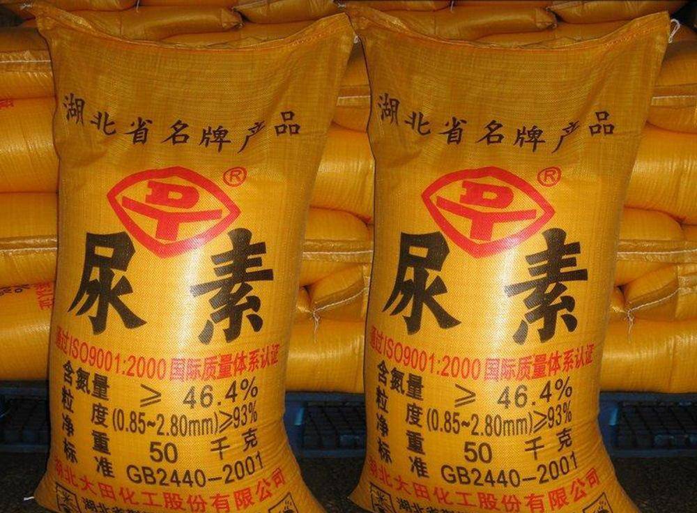 尿素是农民常用的一种化肥,每年都离不了.