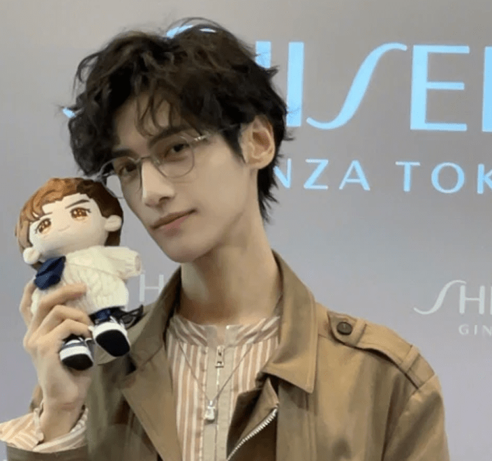 原创罗云熙暴瘦引热议粉丝晒照力挺原来暴瘦原因和黄晓明一样