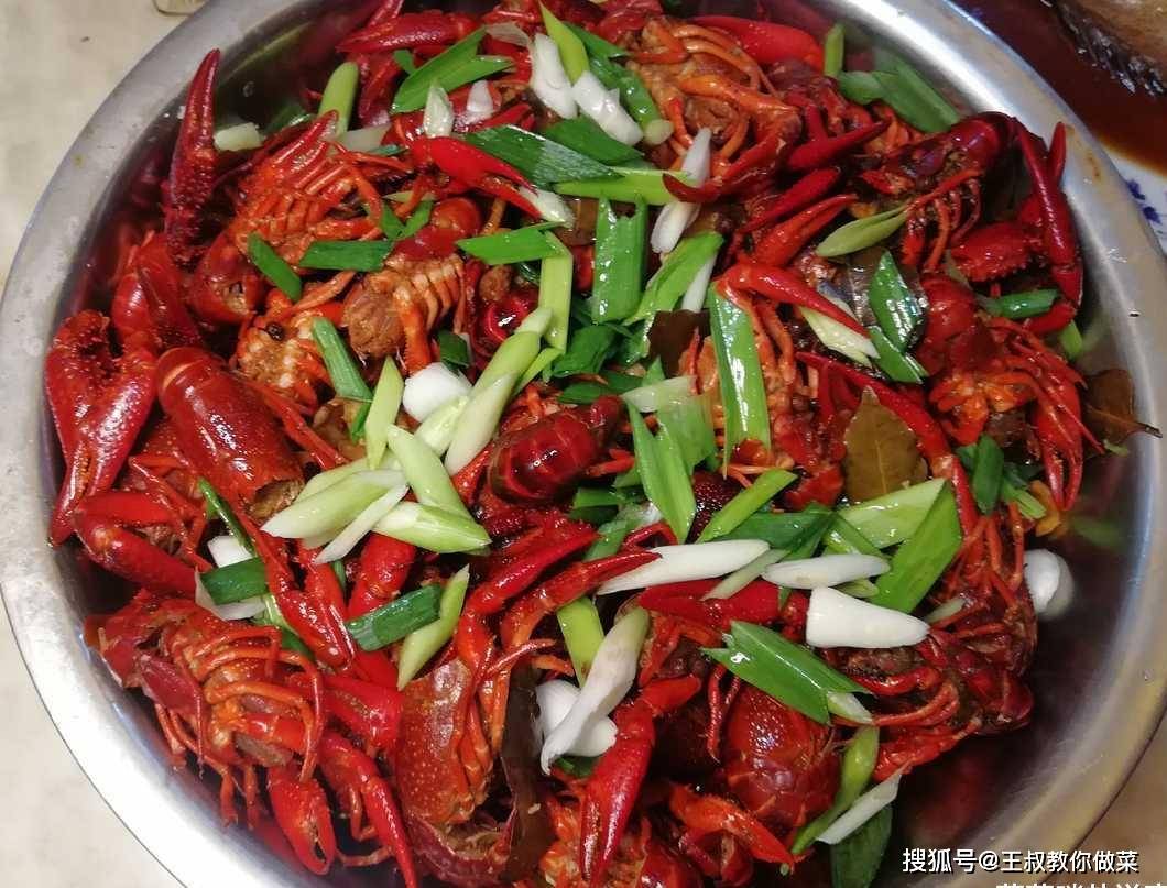 而一盆小龙虾,让我们一家人,一个晚上,说说笑笑,打打闹闹,嘻嘻哈哈