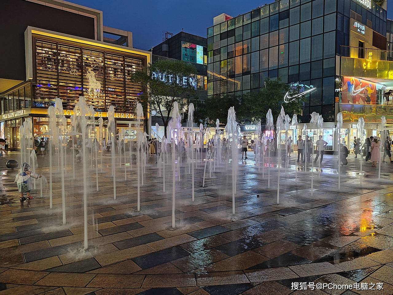 夜景|快速成片效果出众 荣耀50 Pro夜间暗光实拍体验