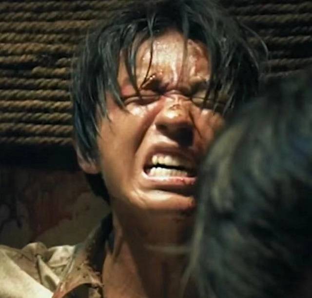 王俊凯《1921》受刑戏份曝光 ,狱中惨遭酷刑皮开肉绽,网友:隔屏感疼痛