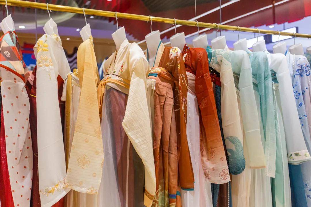 来了重庆磁器口后街今日开业首届华服文化节惊艳来袭