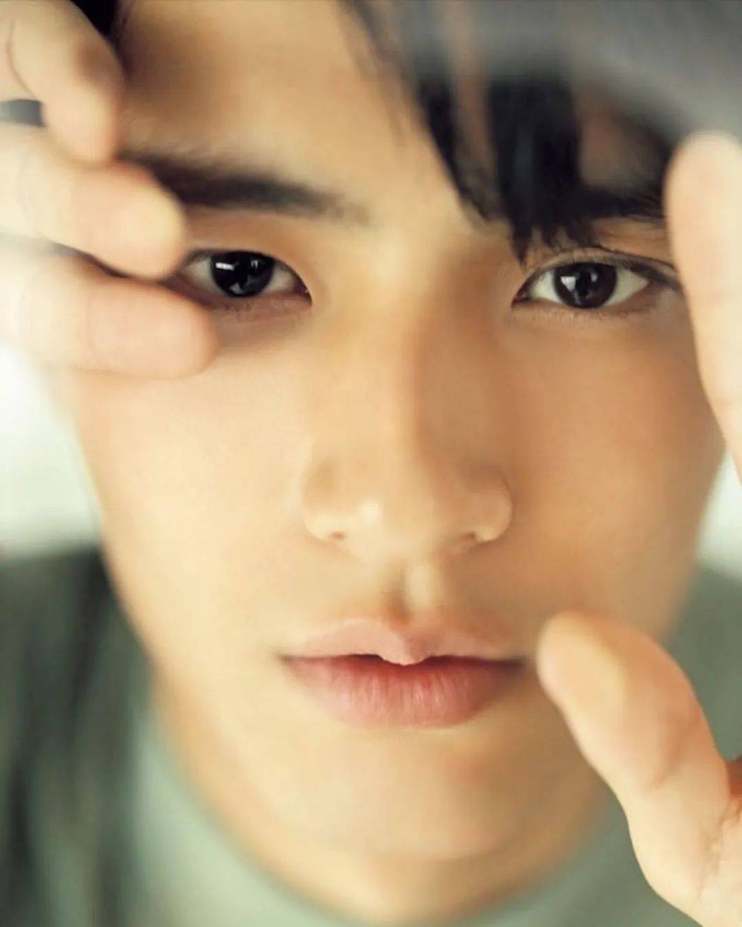 日本小鲜肉演员欲与公司解约 小栗旬出面声援 甘力