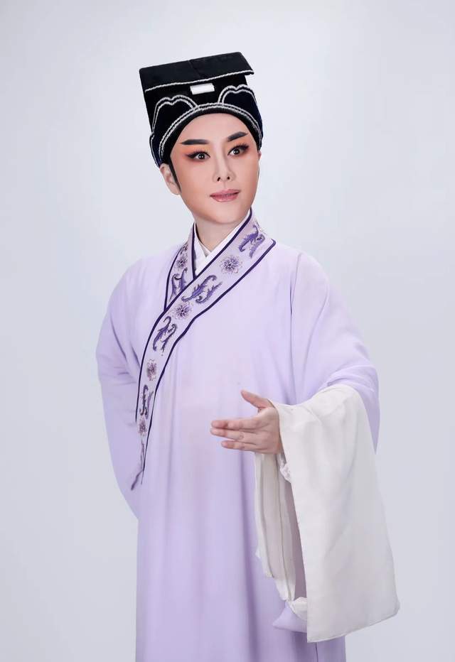 魏春芳 饰演 邹应龙