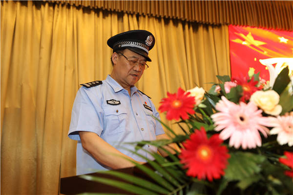 该局党委书记,局长魏丰刚发表了激情洋溢的致辞,带领