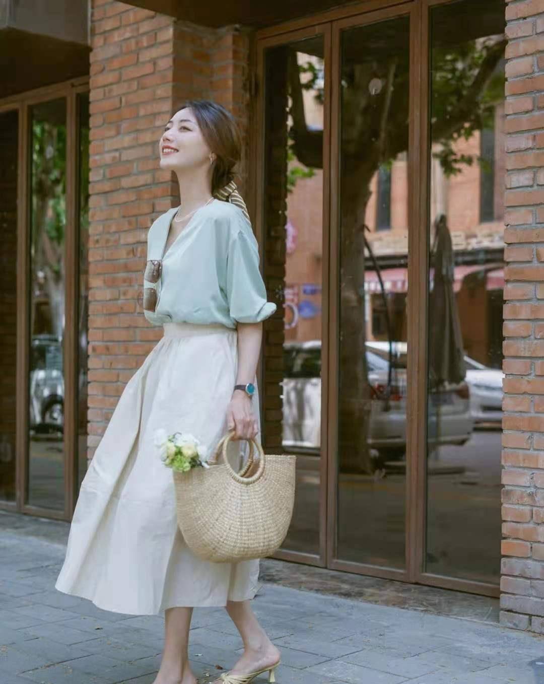 整体|“淑女色”选对，少女感十足的穿搭