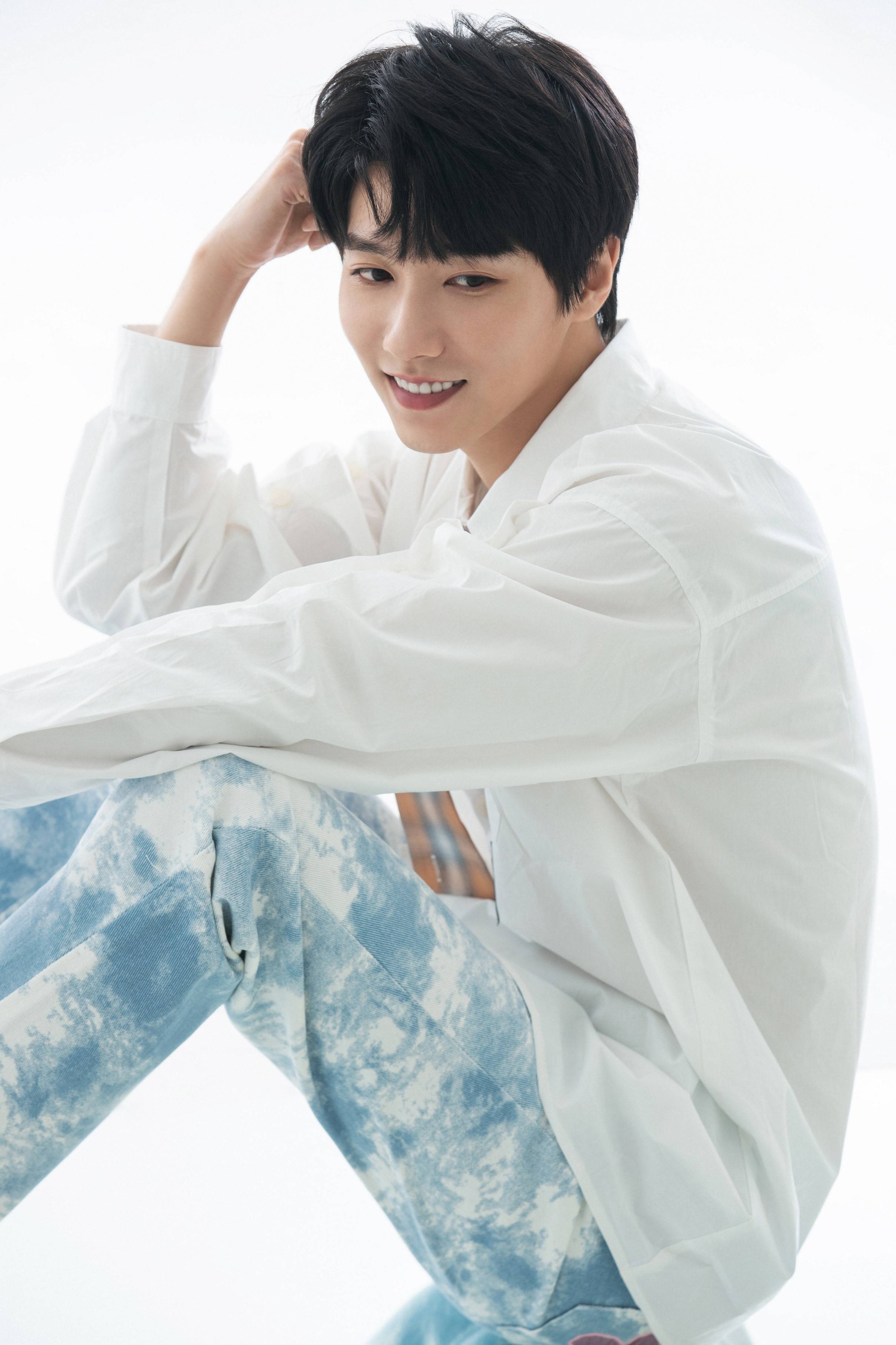 温柔学长回归 贾征宇校园风写真放送_电影