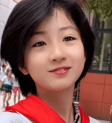 神仙颜值!陕西一女孩神似桂纶镁走红,还是个学霸,网友:有钱途