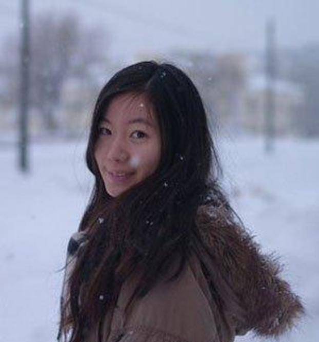 除了写小说,韩寒还早恋,交往了一个女朋友,是他的高中同学金丽华.