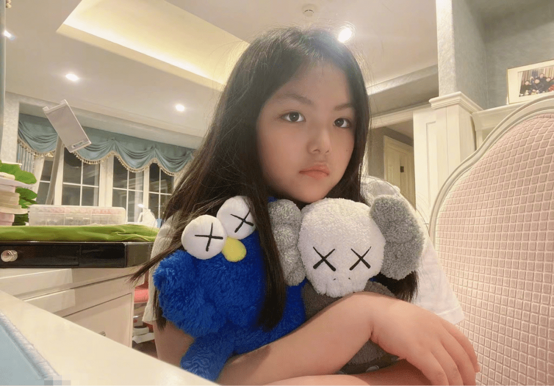 美人|11岁王诗龄身高直逼爸爸，大眼高鼻梁神似李湘，初见美人潜质