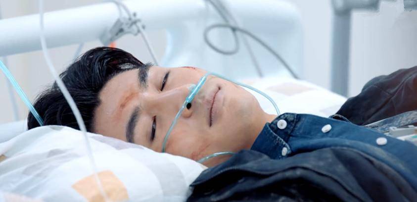 大概张云龙的主角光环都在《雷霆战将》里耗尽了吧,邵医生实在太惨了