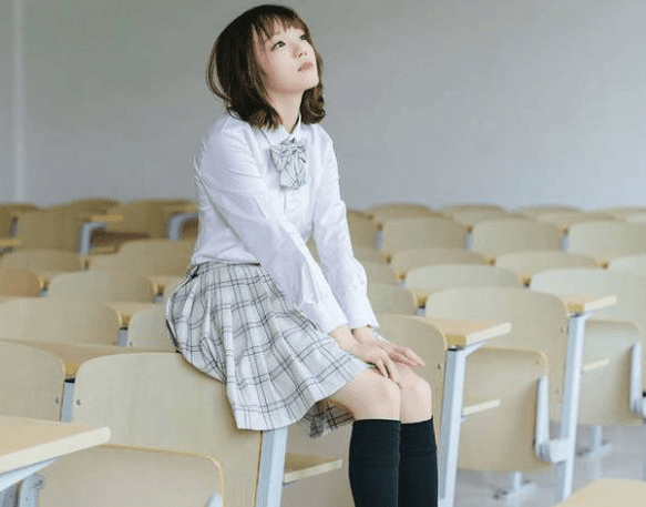 女子高生　毕业 女大学生穿“JK制服”拍毕业照，被批有伤风化，霸气回怼惹关注_手机搜狐网