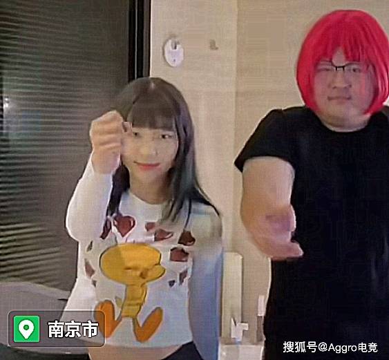 原创痞幼跟猴哥又在一起了？俩人合拍视频，被虎哥曝光是同住酒店