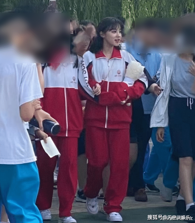 原创宋雨琦回母校被拍没有了跑男滤镜淡妆下的颜值绝绝子