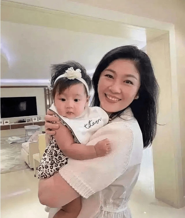 色彩|英拉的基因遗传给外孙女，54岁仍美艳动人，难怪奥巴马都另眼相待