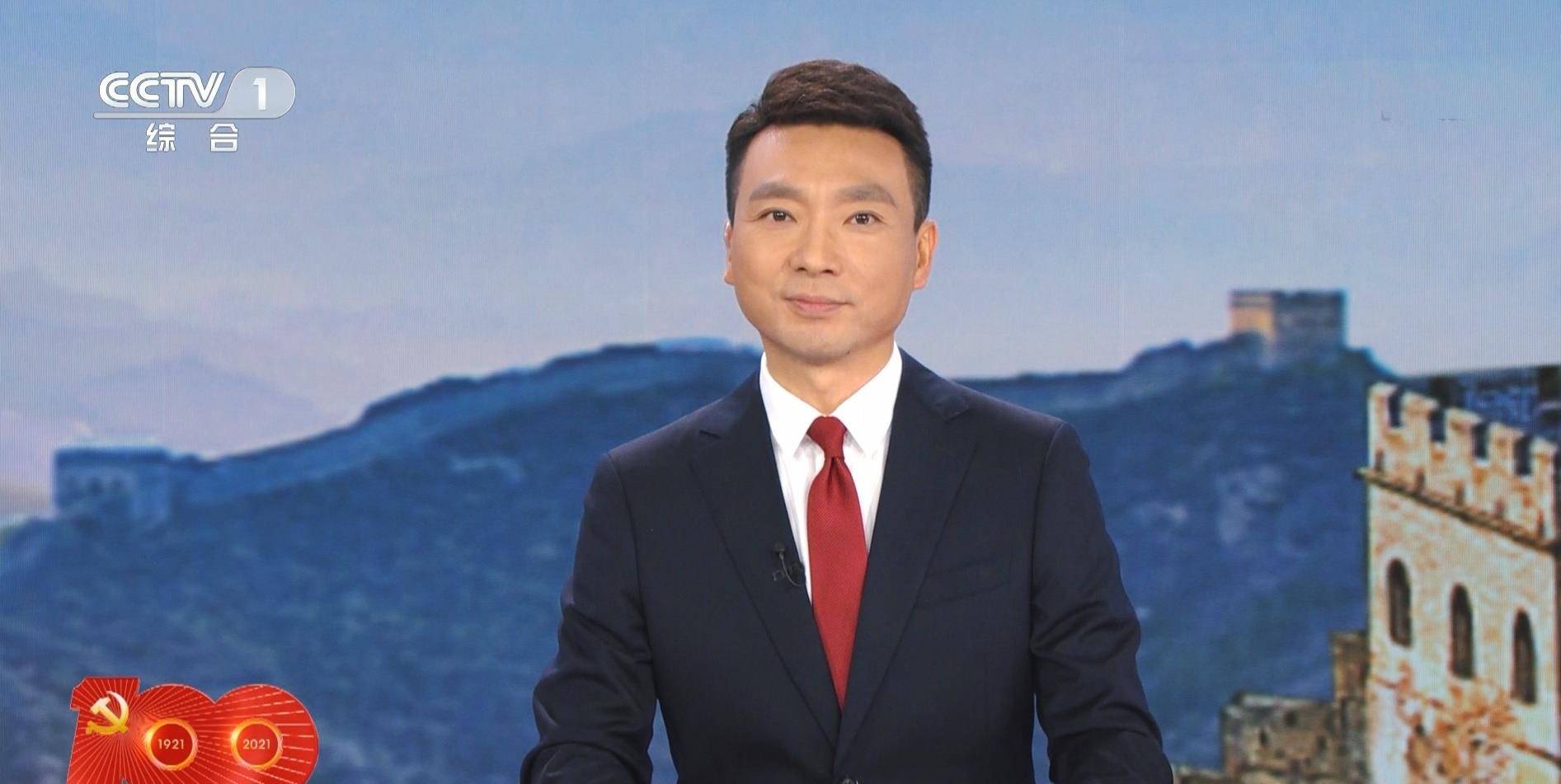 原创央视新闻主播用心了直播间造型设计中国红