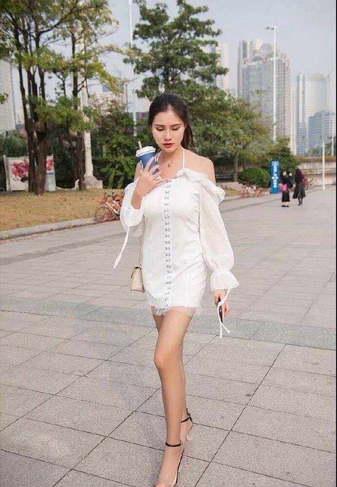 超仙|?纯白超仙一字露肩裙，不怕系带掉了吗？