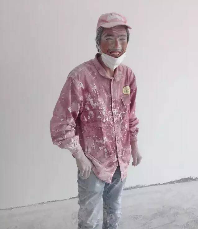 油漆工,干着最脏的活;吃着最少的饭;穿着最脏最破的衣服;走在最繁华最