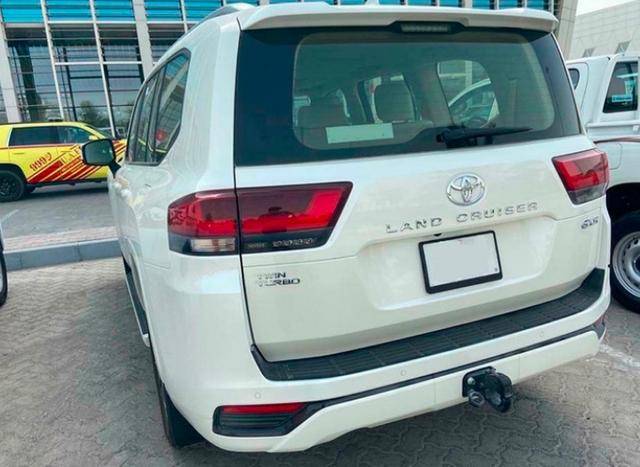 硬汉归来全新一代丰田兰德酷路泽到店实拍搭35tv6发动机