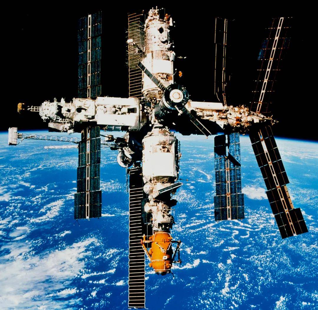 近地轨道|人类航天下一步：是定居太空还是科研旅行，能否在火星上生活？