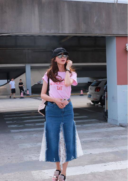 黑色|林志玲穿衣真高级,蕾丝“包裹”丰满身材,45岁穿半透明裙太撩人