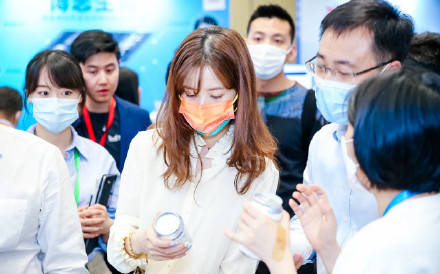 路演活动|刘强东娇妻章泽天旧照曝光，身穿白色T恤十分清纯，初恋脸太治愈