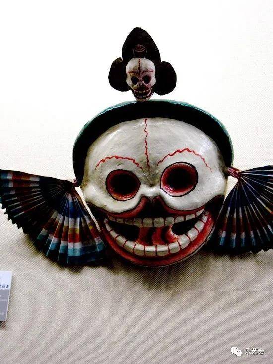 云南民族博物馆藏羌姆面具巡礼_服装