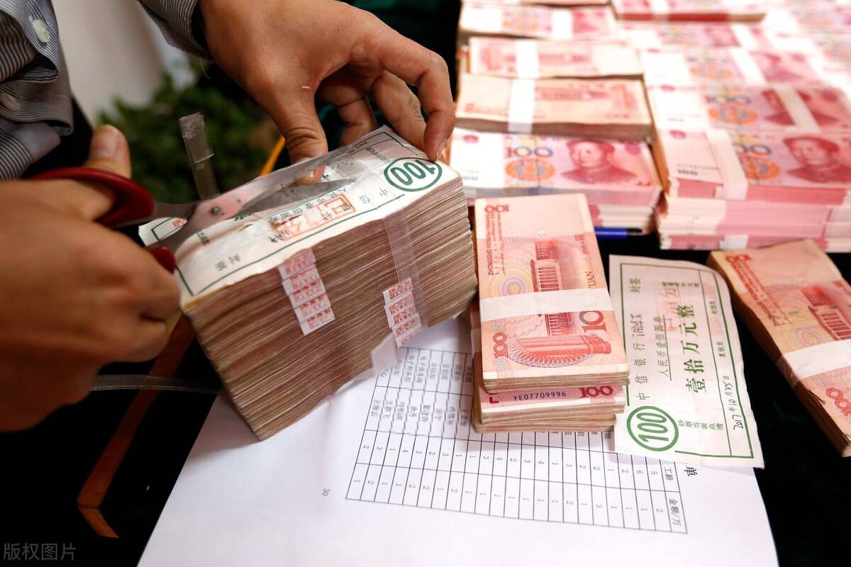 工资到手立马转走?银行行长:这样银行会"不高兴"的_存款