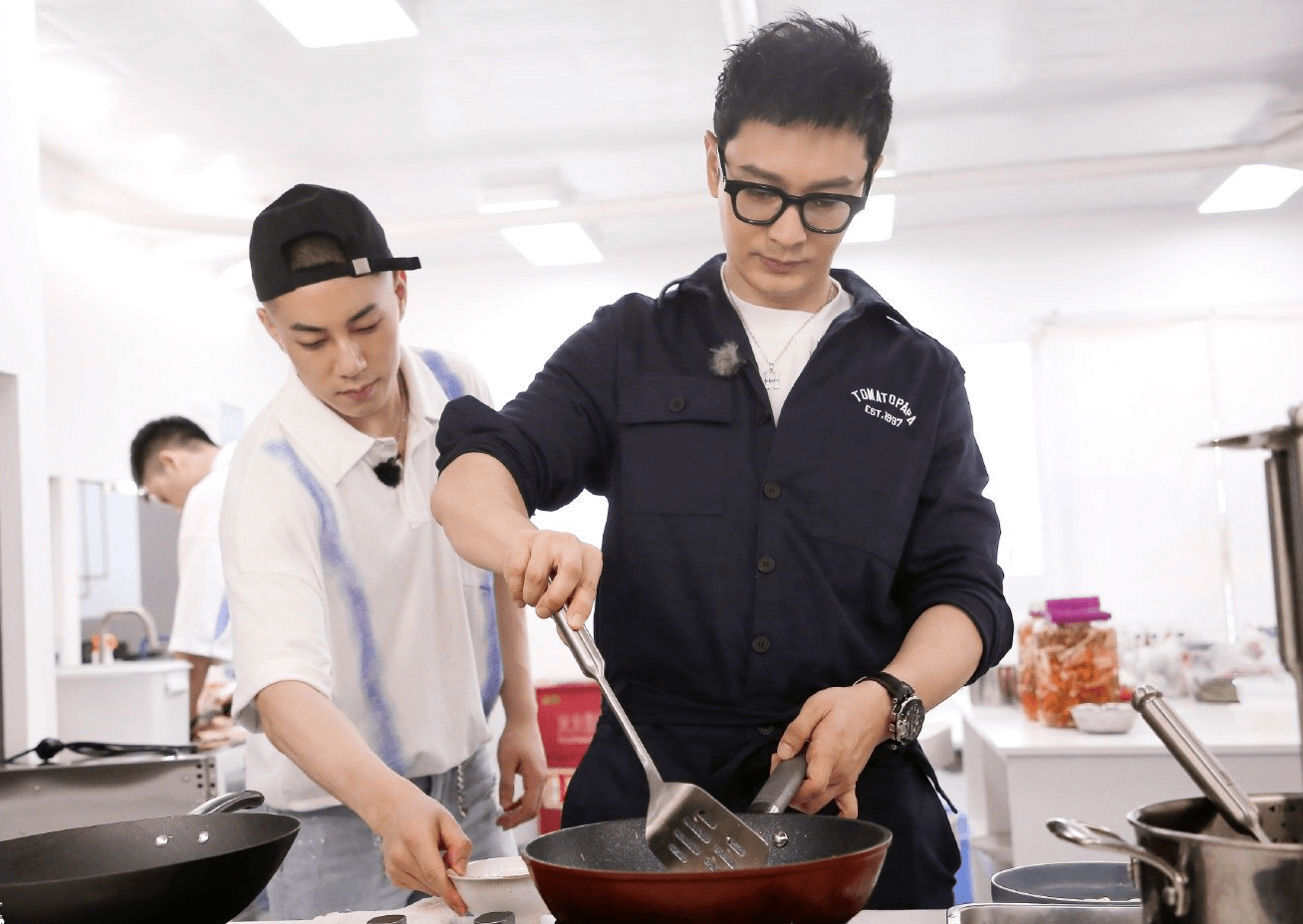 原创《中餐厅5》阵容大换血,除了黄晓明之外,龚俊丁真姚安娜等加盟