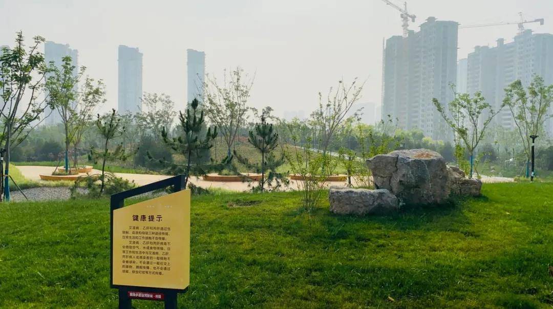 同时,月园与月圆谐音,也寓意着花好月园,带着美好的期许,故而将公园