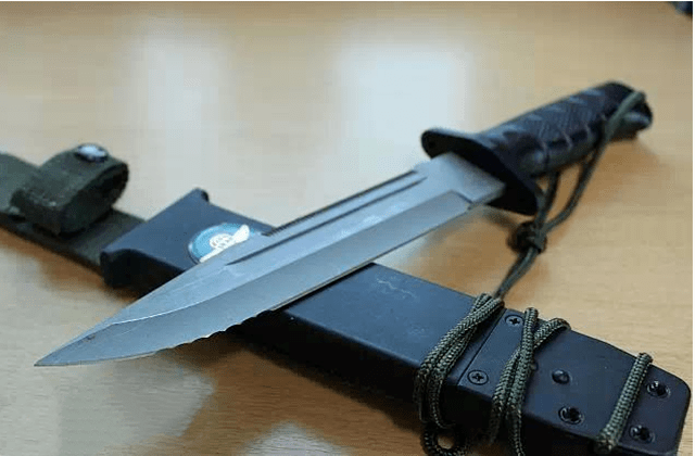 原创特种部队4大军刀第1能变成弹弓还能钓鱼第2比三棱军刺还凶悍