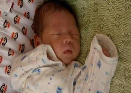 大学|女儿考上大学，妈妈想生二胎，孩子笑着一口答应，她却说不生了