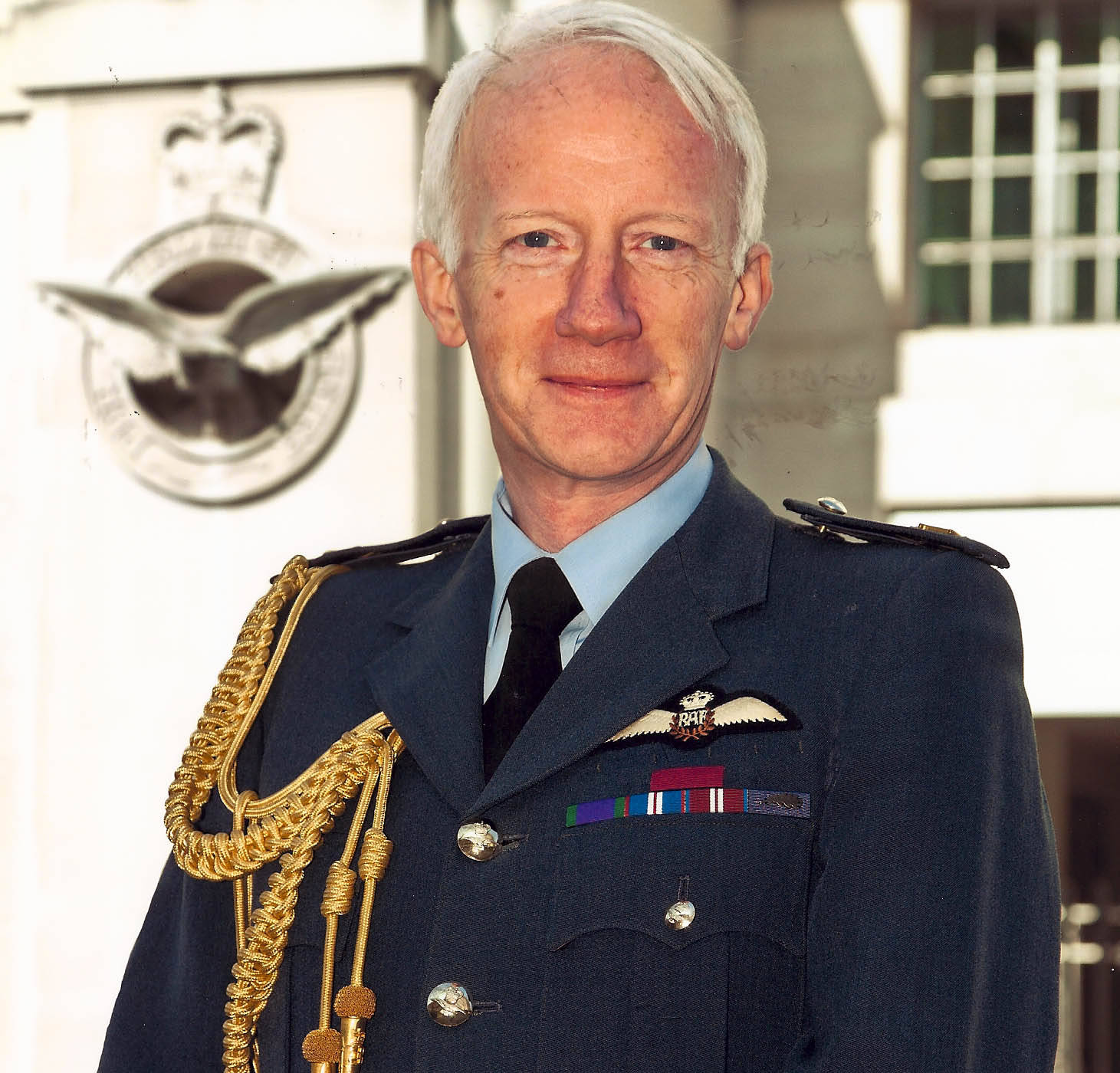 英国空军上将，海湾战争中的三军总司令，2枚勋章代表贵族身份_手机搜狐网