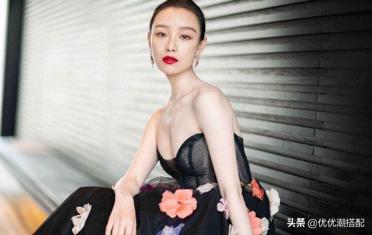 魅力|倪妮不愧是“妖精”身段妖娆！抹胸长裙穿得好紧绷，撩人指数满分