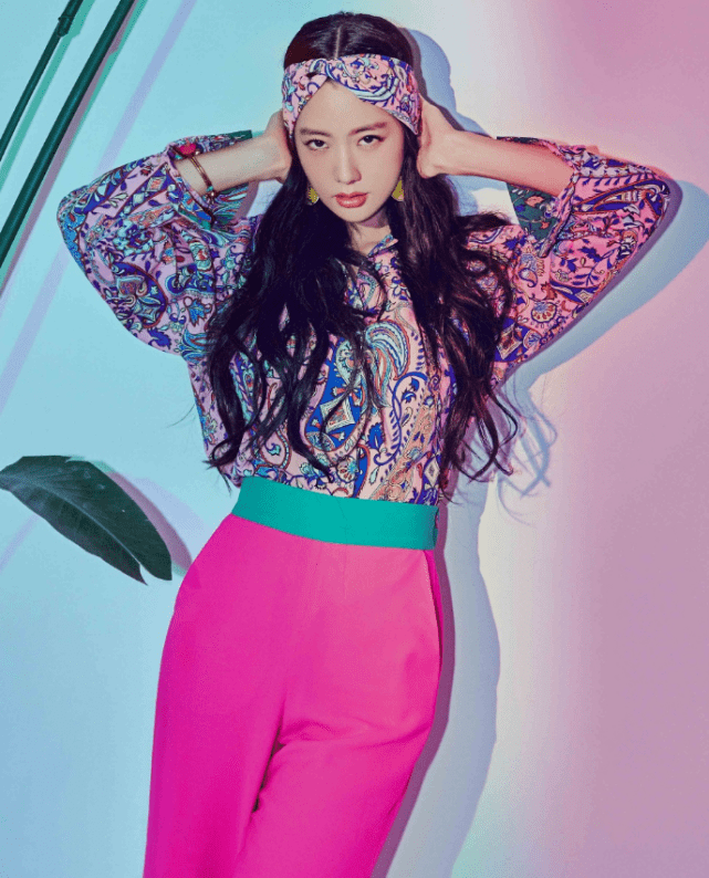 亚洲|“亚洲第一美女”啥魅力？看她穿修身裙露面，这才是人间绝色