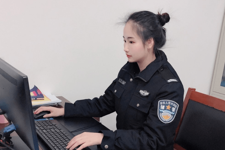 派出所女协警图片