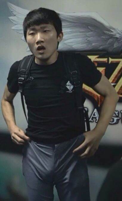 啥lol青训队连28岁的都要rng闹乌龙招ad给退役选手发邀请函