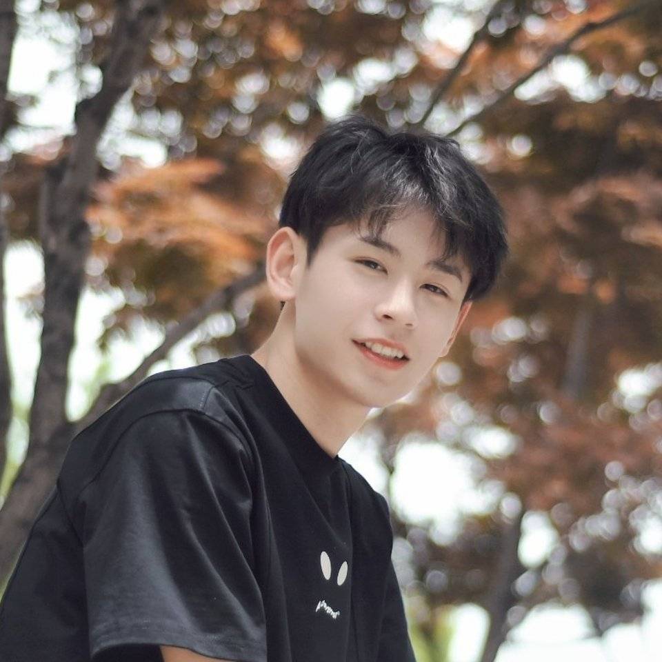 刚凭颜值出圈,无畏就遭到质疑,电竞选手不该碰饭圈那套_hero