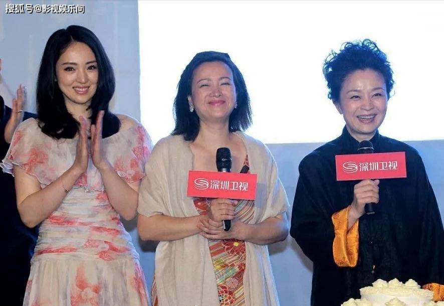 娱乐|娱乐爆料：董璇和何晴穿粉色碎花裙；中年黄晓明青春阳光；鞠婧祎关晓彤身高差