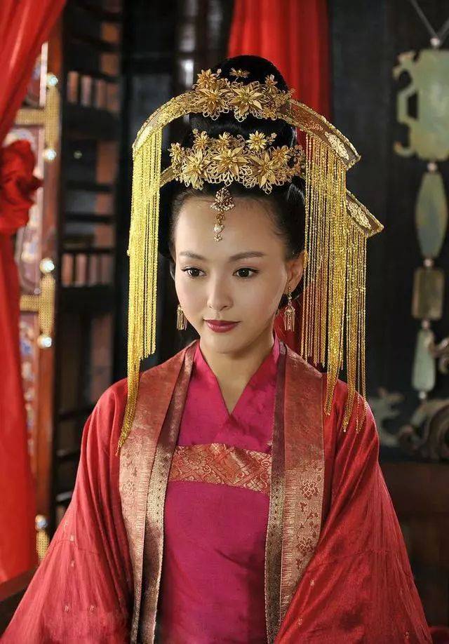 原创唐嫣有多爱流苏?为戏7次变古装新娘戴的头饰全有流苏!