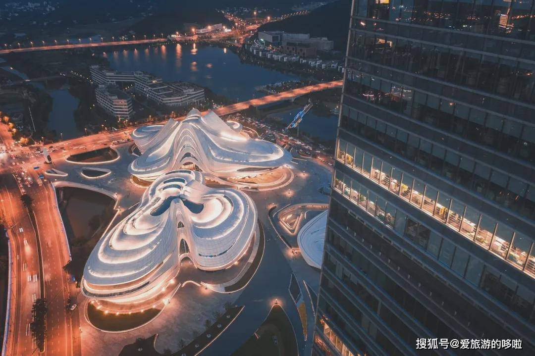 中餐厅5 官宣丁真加盟,比成都安逸,最好吃的老城又要火了