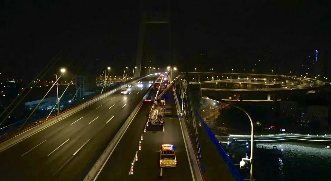 大桥|上海巧妙改造黄浦江大桥：路灯杆同时也是5G基站