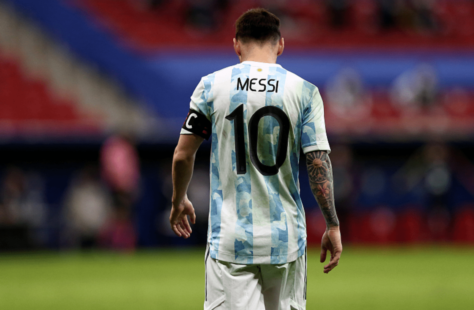 梅西队友闪耀背后藏心酸,皇马正上演类似悲情,揭脚踏实地重要性_马丁