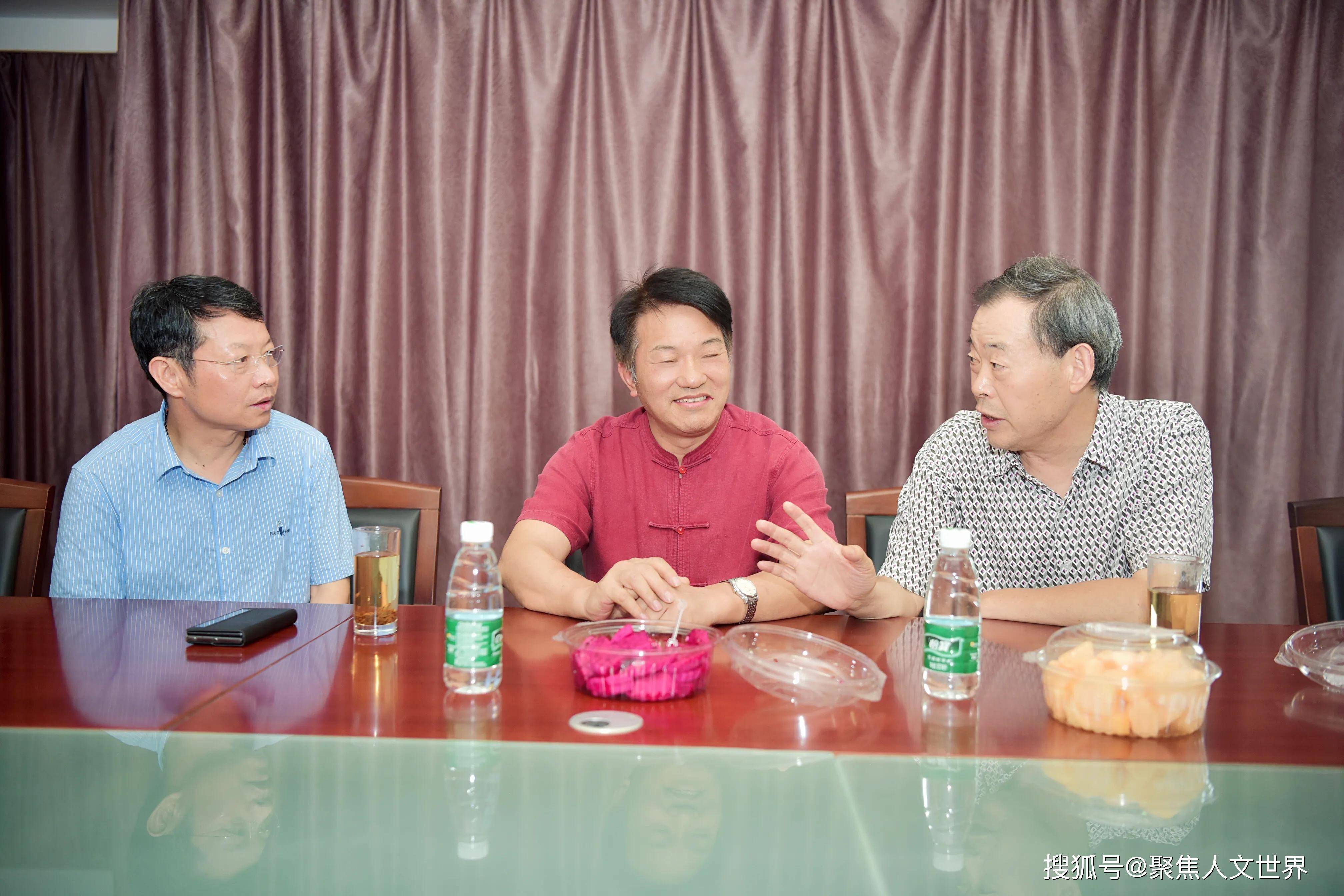 宜兴|宜兴扬子书画学会分会会长：陶政宁