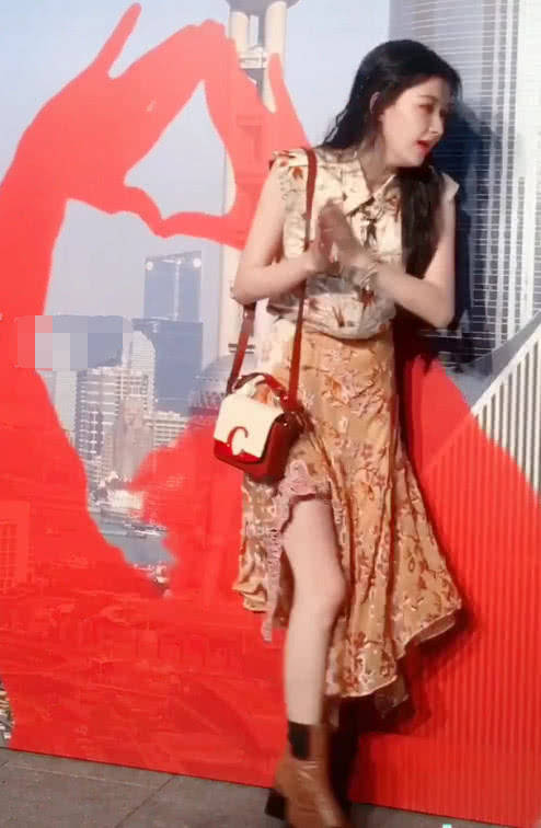 人气|孙怡对身材有多自信？穿10cm“开叉裙”，看到这双腿我跪了