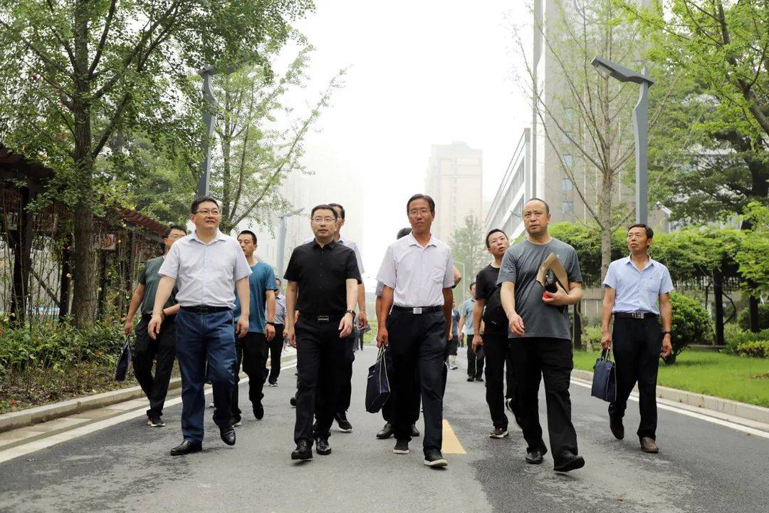 海安中学:甘肃平凉市泾川县教育代表团来我校考察交流