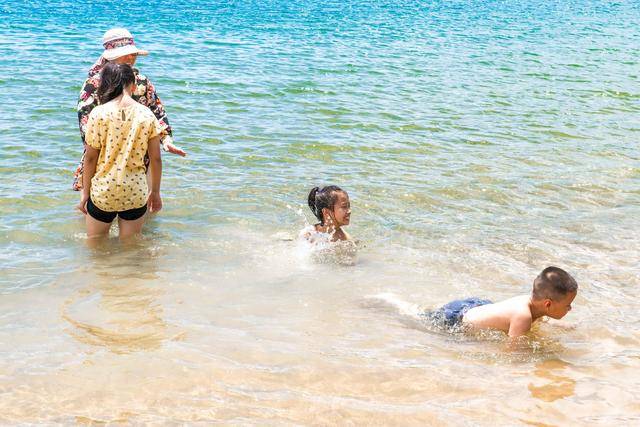 湛江湖光岩：小学课本上的火山湖，湖水永不会干涸，超有观赏性质