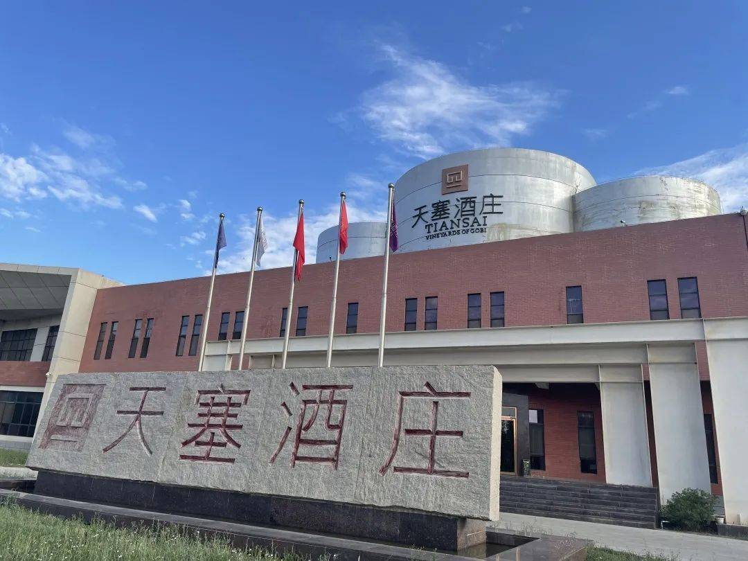 01品牌篇:陈立忠的十年一日作为天塞酒庄的灵魂人物,陈立忠一直在不遗