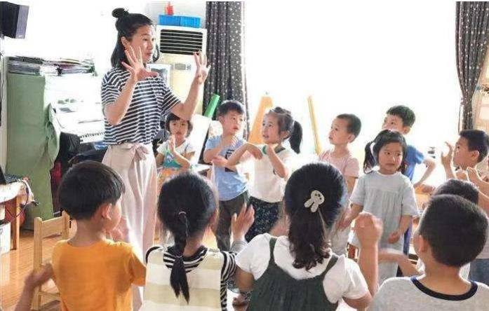 家长|幼儿园“缴费单”成功出圈，家长看后纷纷叫苦：一个孩子都养不起